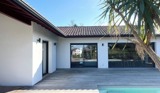 T5 villa with pool