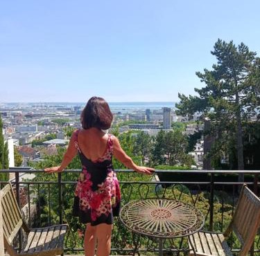 Terrasse vue imprenable mer, appartement 65m2 chic, quartier calme Le Havre, capacité 2 personnes ou famille 3 personnes,1 chambre, baignoire
