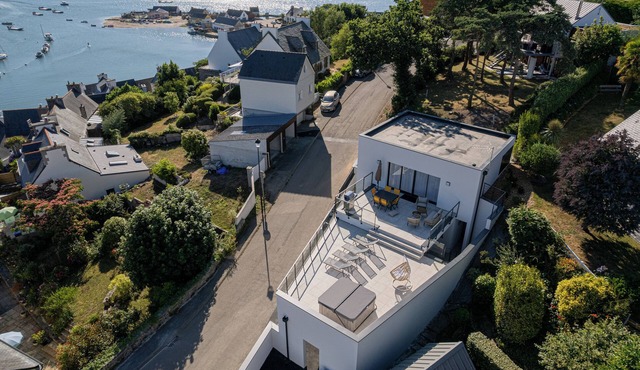 The Dourduff house at sea