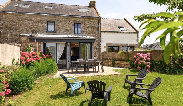 The Grand Cottage, 400 m from the Beach, Sleeps 11