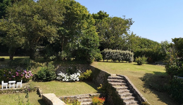THE HAGUE - Charming Family Home in a Traditional Hamlet