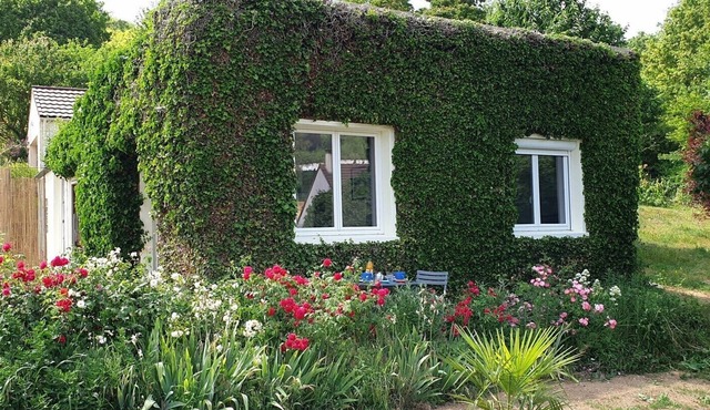 The Maison en Feuilles: a charming retreat with garden, terrace, perfect for 2