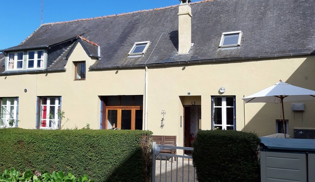 The Old Coach House.Central Village Detached Family/pet friendly Ground Flr dble
