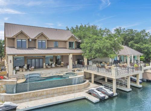 The Villa on Matern New Listing in Horseshoe Bay