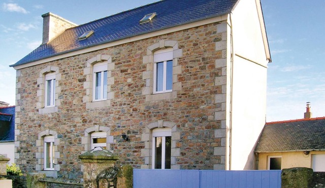 This old house, transformed into a charming vacation accommodation, is located in the center of the