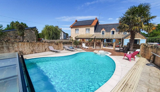 This vacation property in the beautiful Brière Nature Park is a comfortably furnished house half wit