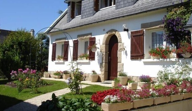 This very comfortable house is located towards the end of a very calm dead-end street