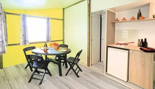 Tithome: 2 bedrooms with a toilet but no bathroom + terrace; sleeps 5