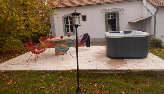 Tranquil cottage with SPA, garden and pond, pets allowed for 6 guests