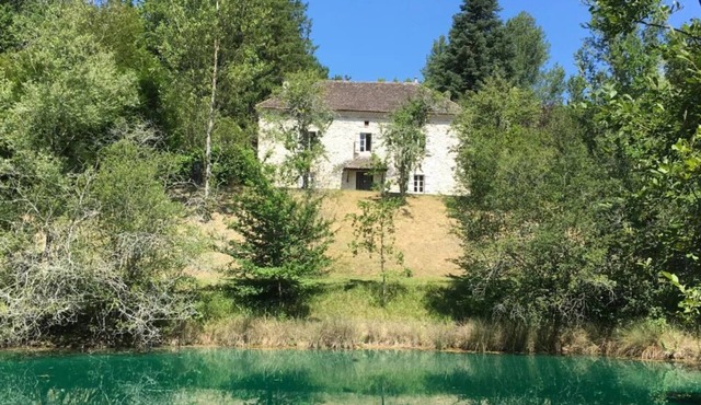 Tranquil Lakeside Cottage in the French Countryside