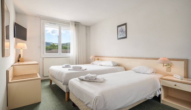 Triple Room Nº110 Clos des Monts Lyonnais