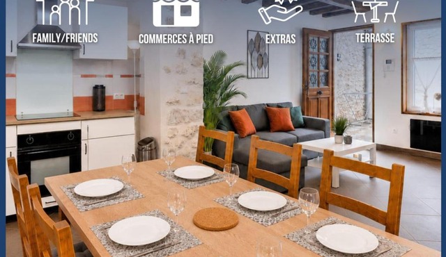 Triplex atypique- Cour intérieure- Commerces à pied