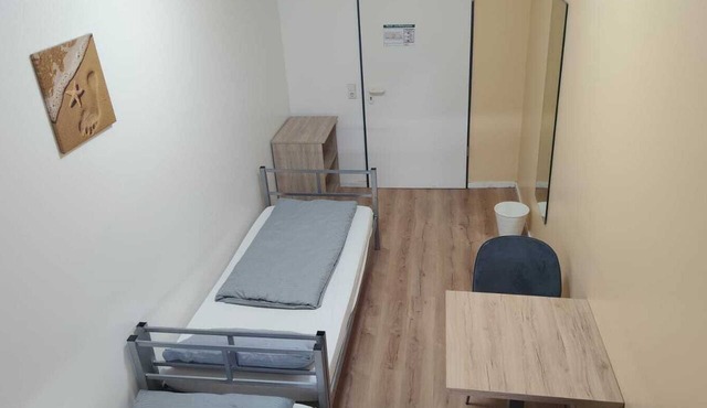 Twin room-Shared Bathroom in München