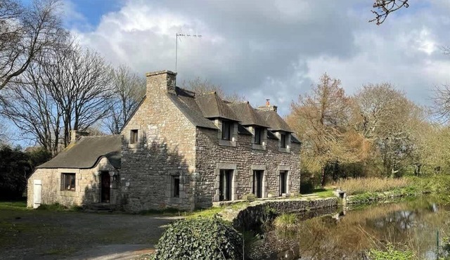 Ty Maen - Authentic 18th century mill near the sea