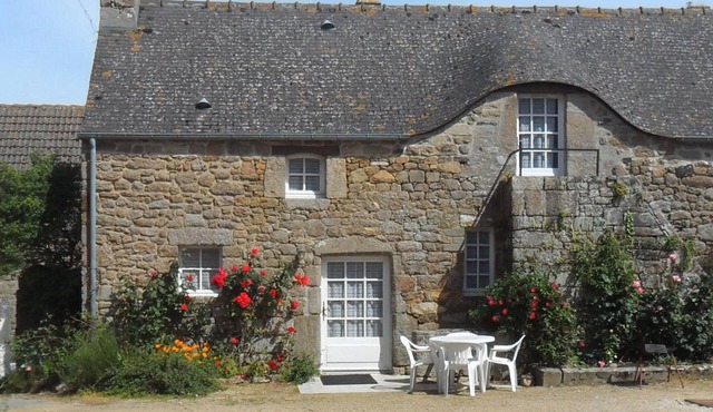 Typical Normandy house 4 people, pets allowed, parking, near the sea