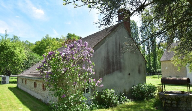 Unique Holiday Home with Pool in Combreux Centre