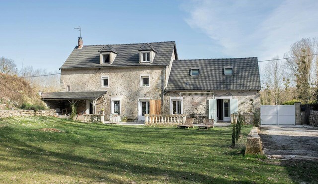 Unique stone retreat one hour from Paris