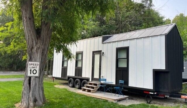 Unique tiny home experience in a one of a kind tiny home community! in Elizabethtown