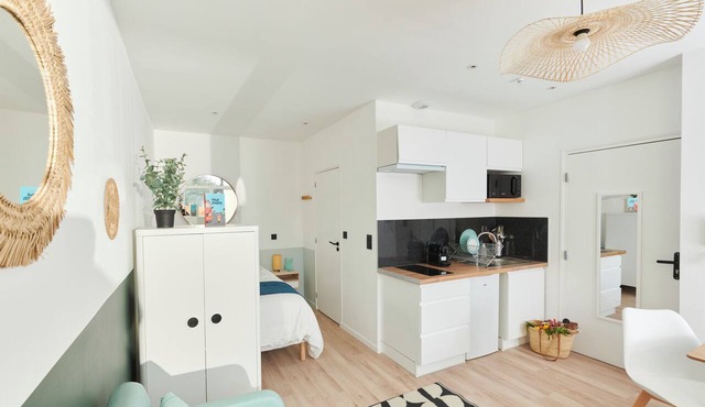 Univers Studio with a private terrace, 2' from Lille