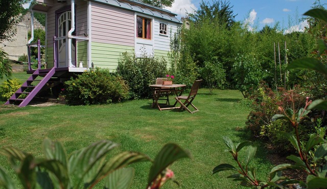 UNUSUAL STAY IN A GYPSY CARAVAN WITH PRIVATE JACUZZI