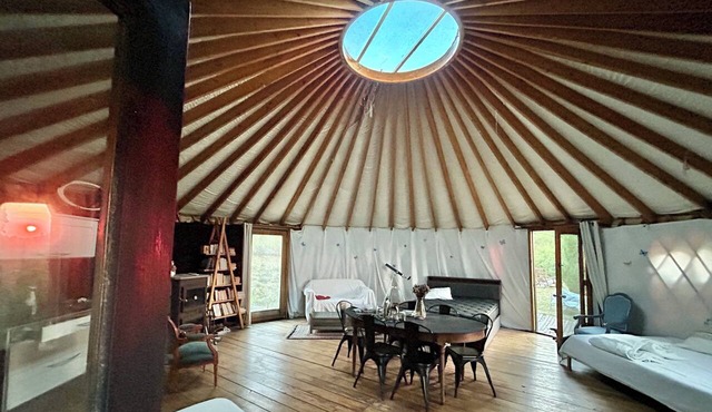 Unusual stay in a comfortable contemporary yurt - 3ha site with complete privacy