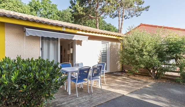 Vacation Home 'Villa du Lac - Souston Plage' with Shared Pool - Conciergerieland