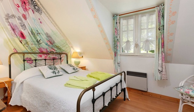 Verte Printanière Guest Room – Upstairs with Shared Terrace & Garden, Wi-Fi