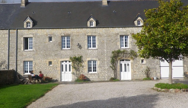 Very quiet. Typical Cotentin farmhouse, 12 km from the beach.
