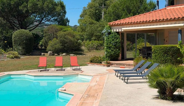 Villa 4 Faces à Laroque-des-Albères avec Piscine et Terrasse - FR-1-732-67