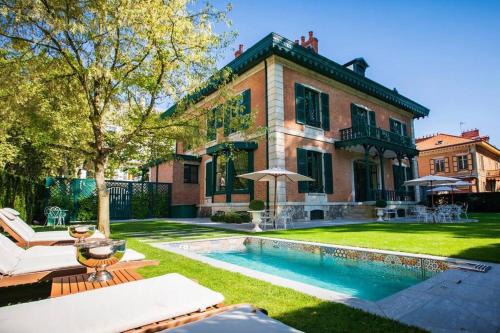 Villa - Chalet Clermont-Tonnerre avec piscine en centre-ville