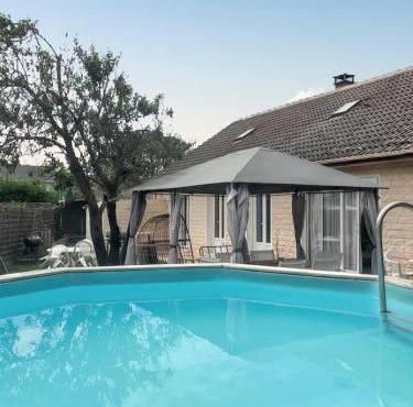 Villa charmante à Saint-Martin-Longueau avec piscine privée