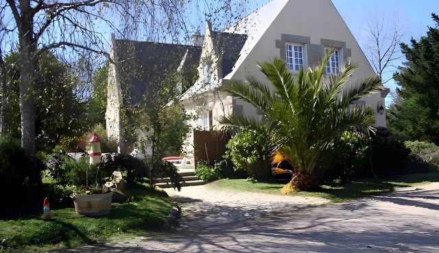 Villa 'Chez Renée Et Raynal' with Private Terrace, Private Garden and Wi-Fi