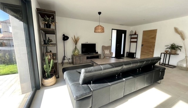 Villa Confortable Avec Piscine et Jardin Proche de la mer et de Montpellier in Fabrègues