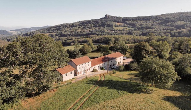 Villa de luxe, nichée dans les montagnes