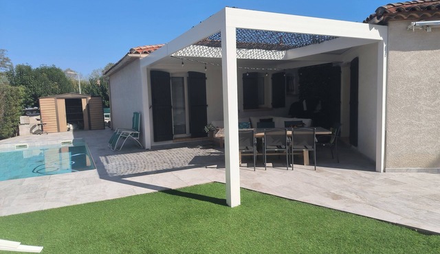 Villa Avec 6 Couchages Dans un Village Calme et Arboré