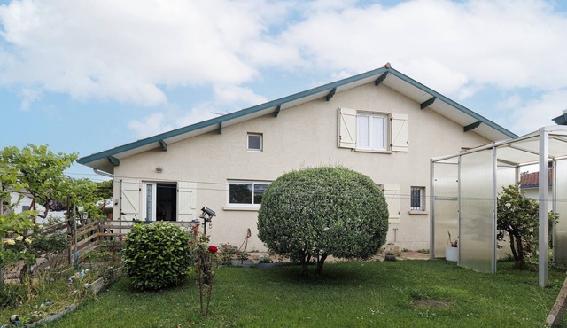 Villa Beaux Dimanches with Air Conditioning