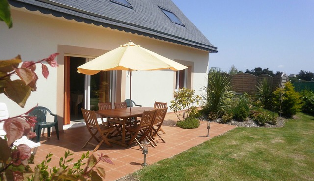 Villa 'Gite Bord de Mer Jacuzzi' with Private Terrace and Wi-Fi
