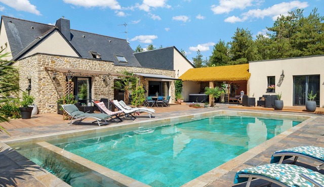 Villa Lailléa – Heated Private Pool, Jacuzzi, Petanque, Sleeps 8, Peaceful Near Rennes