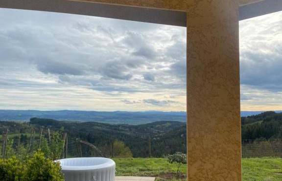 Vue panoramique & jacuzzi privé