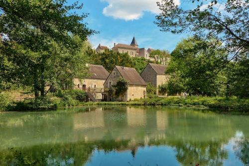 Water Mill - Private Lake - Fiber Wifi - Burgundy