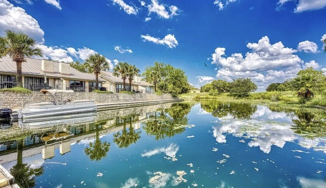 Waterfront townhome on Lake LBJ in Horseshoe Bay w/day docking. in Horseshoe Bay