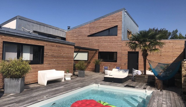 Waterfront villa with pool and jacuzzi