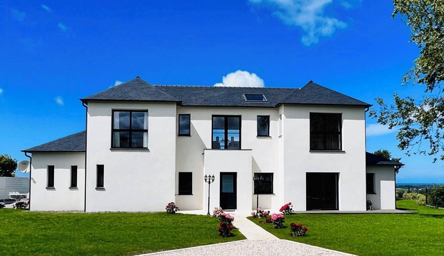 Wellness villa with sea view in Brittany