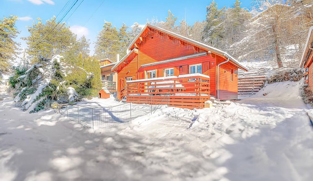 Whole chalet & private spa, 3 parking spaces, ski and lake nearby in Seyne