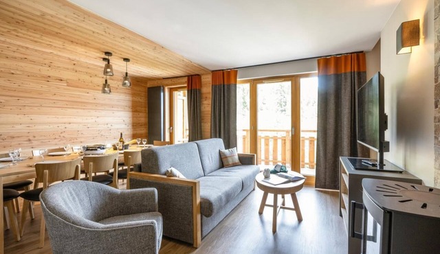 Wifi, 250m from shops, swimming pool, balcony, ski locker, 65m², Risoul
