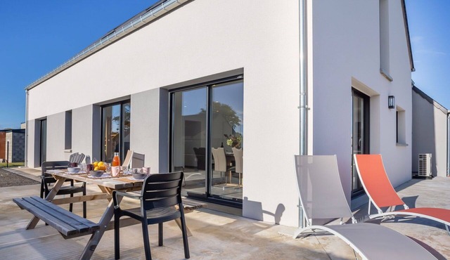Wonderful private villa for 10 guests with WIFI, TV, terrace and pets allowed