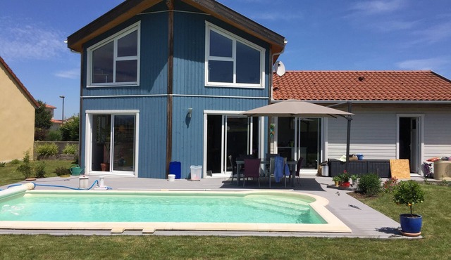 Wooden house with swimming pool