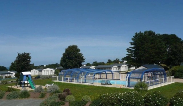ZEcamping 2* 1km plage piscine chauffée hammam jacuzzi locatif TV LV
