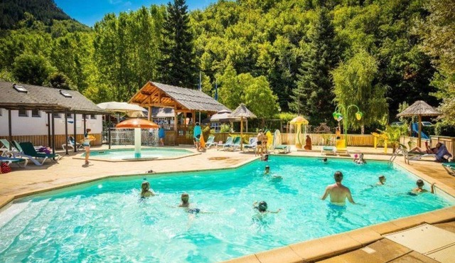 ZEcamping 3 étoiles familial piscine chauffée hammam locatif TV 25m2
