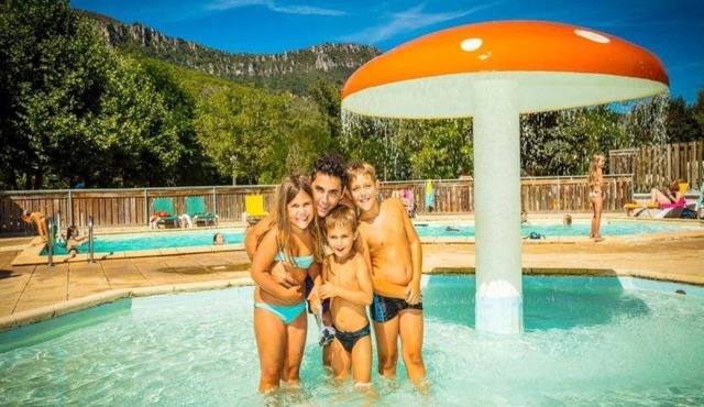 ZEcamping 3 étoiles piscine chauffée cabane TV LV 43m2